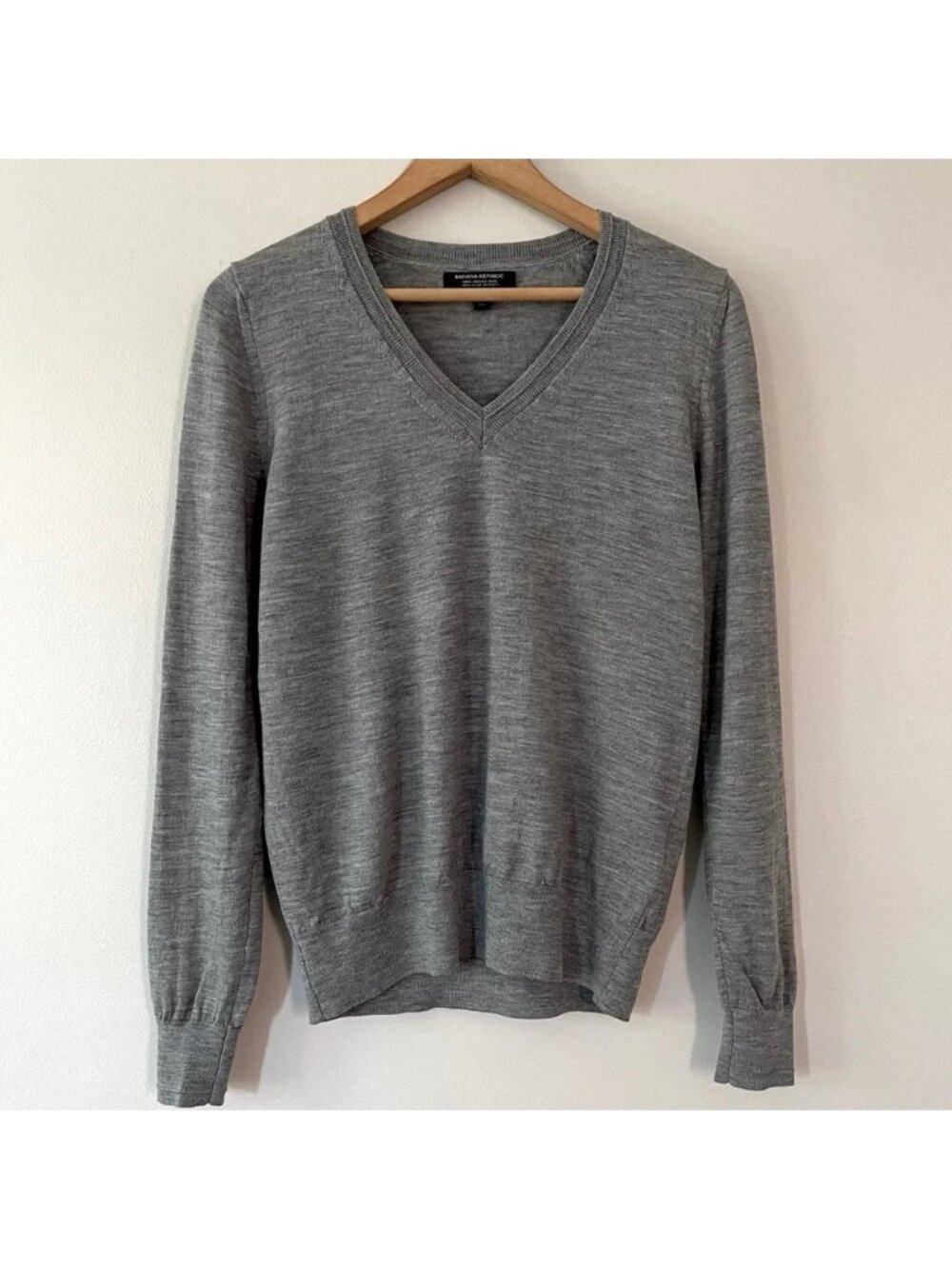 Banana Republic Grey Merino Wool V-Neck Sweater Size Medium